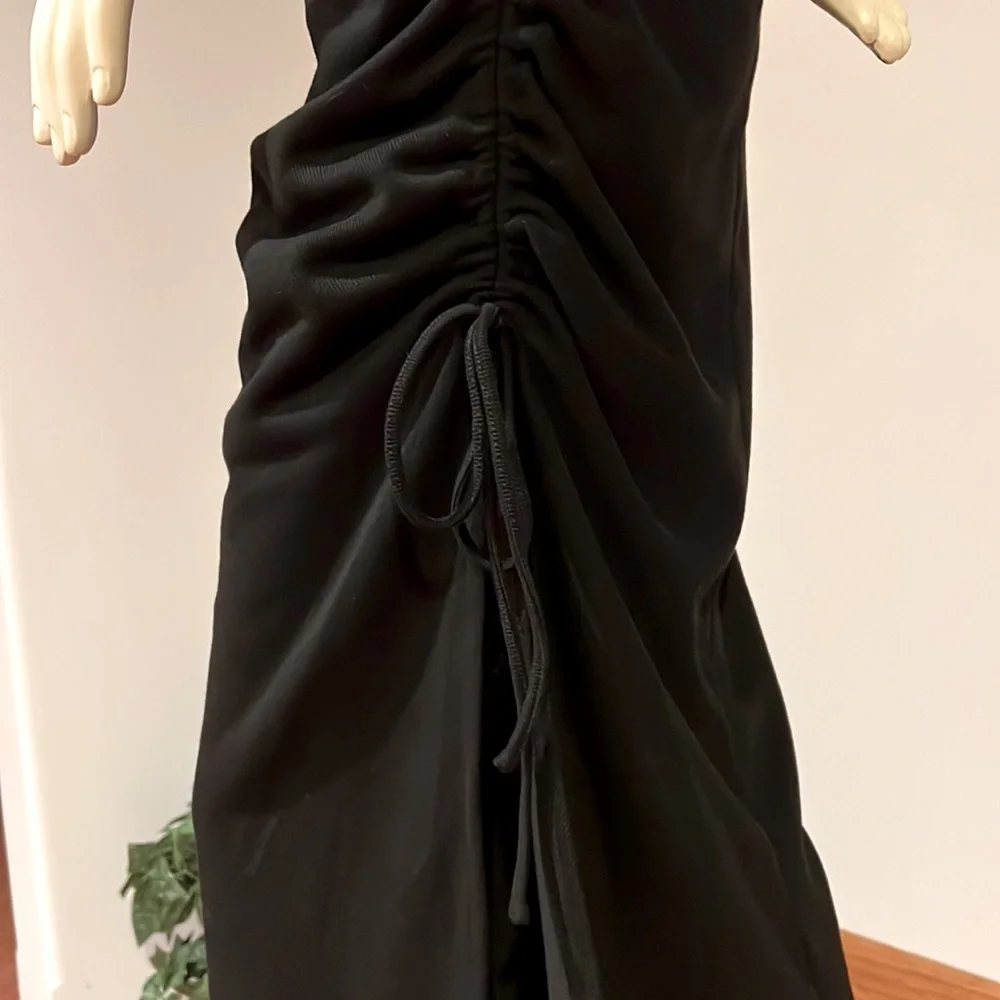 ⭐️ Ruched drawstring side with hem slit.This dress is so comfortable and chic+🎁 - Picture 5 of 10